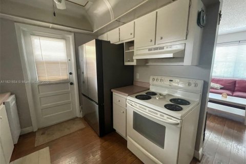 Condo in Hallandale Beach, Florida, 2 bedrooms  № 1783632 - photo 5