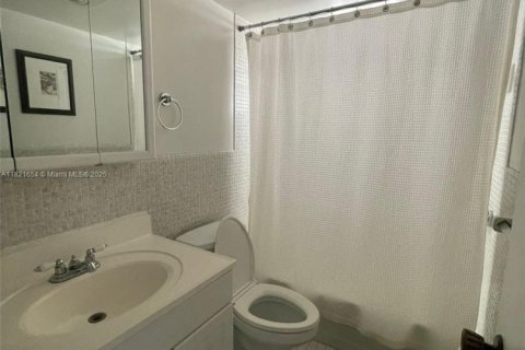 Condo in Hallandale Beach, Florida, 2 bedrooms  № 1783632 - photo 8