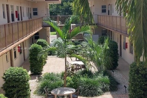 Condo in Hallandale Beach, Florida, 2 bedrooms  № 1783632 - photo 12