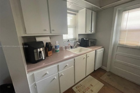 Condo in Hallandale Beach, Florida, 2 bedrooms  № 1783632 - photo 6