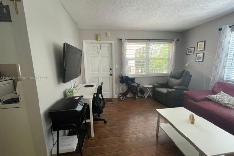Condo in Hallandale Beach, Florida, 2 bedrooms  № 1783632 - photo 3