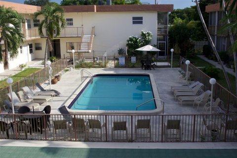 Condo in Hallandale Beach, Florida, 2 bedrooms  № 1783632 - photo 18