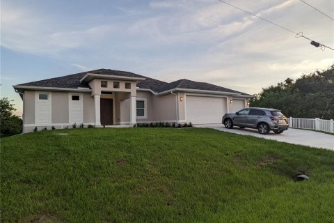 Villa ou maison à Port Charlotte, Floride 3 chambres, 176.51 m2 № 2166244