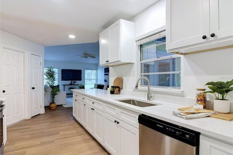 Villa ou maison à vendre à Deltona, Floride: 3 chambres, 149.76 m2 № 2310397 - photo 10