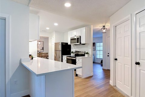 Villa ou maison à vendre à Deltona, Floride: 3 chambres, 149.76 m2 № 2310397 - photo 12