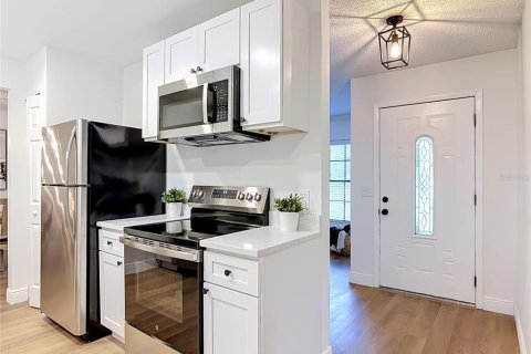Villa ou maison à vendre à Deltona, Floride: 3 chambres, 149.76 m2 № 2310397 - photo 15