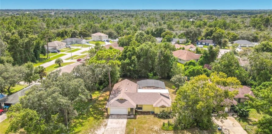 Villa ou maison à Deltona, Floride 3 chambres, 149.76 m2 № 2310397