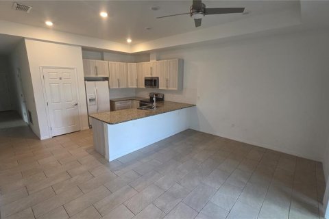 Immobilier commercial à vendre à Palm Coast, Floride: 6 chambres, 225.66 m2 № 2377780 - photo 2