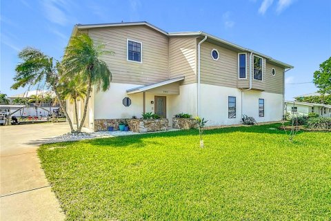 House in Punta Gorda, Florida 3 bedrooms, 306.58 sq.m. № 1261019 - photo 2