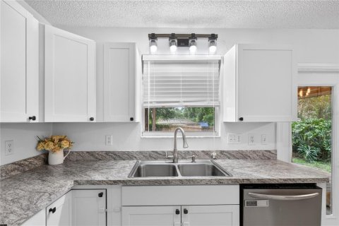 Villa ou maison à vendre à Mount Plymouth, Floride: 3 chambres, 101.82 m2 № 2279959 - photo 10