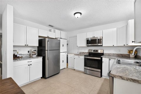 Villa ou maison à vendre à Mount Plymouth, Floride: 3 chambres, 101.82 m2 № 2279959 - photo 8