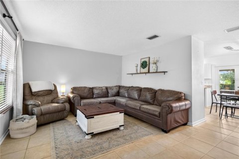 Villa ou maison à vendre à Mount Plymouth, Floride: 3 chambres, 101.82 m2 № 2279959 - photo 4