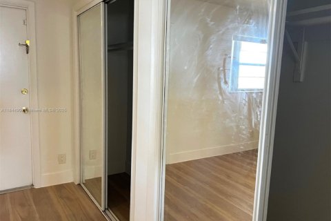 Снять в аренду кондоминиум в Окленд-Парк, Флорида 2 спальни, 76.18м2, № 1958520 - фото 8