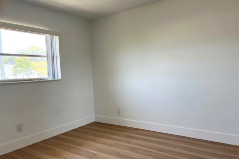 Снять в аренду кондоминиум в Окленд-Парк, Флорида 2 спальни, 76.18м2, № 1958520 - фото 6