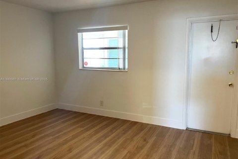 Снять в аренду кондоминиум в Окленд-Парк, Флорида 2 спальни, 76.18м2, № 1958520 - фото 5