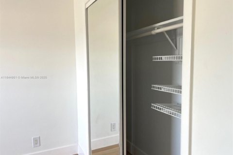 Снять в аренду кондоминиум в Окленд-Парк, Флорида 2 спальни, 76.18м2, № 1958520 - фото 10