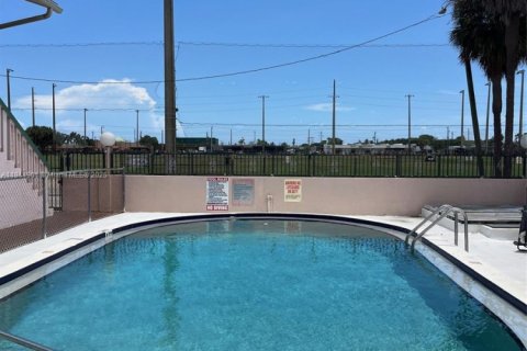 Снять в аренду кондоминиум в Окленд-Парк, Флорида 2 спальни, 76.18м2, № 1958520 - фото 12