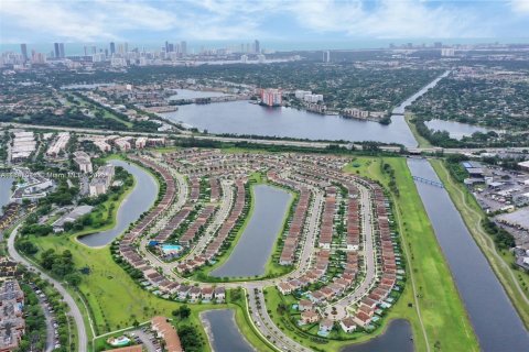 Снять в аренду виллу или дом в Майами, Флорида 3 спальни, 167.97м2, № 1936724 - фото 8