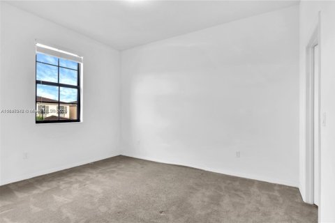 Снять в аренду виллу или дом в Майами, Флорида 3 спальни, 167.97м2, № 1936724 - фото 18