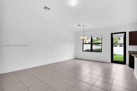 Снять в аренду виллу или дом в Майами, Флорида 3 спальни, 167.97м2, № 1936724 - фото 14