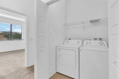 Снять в аренду виллу или дом в Майами, Флорида 3 спальни, 167.97м2, № 1936724 - фото 19