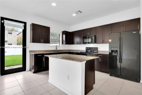 Снять в аренду виллу или дом в Майами, Флорида 3 спальни, 167.97м2, № 1936724 - фото 9