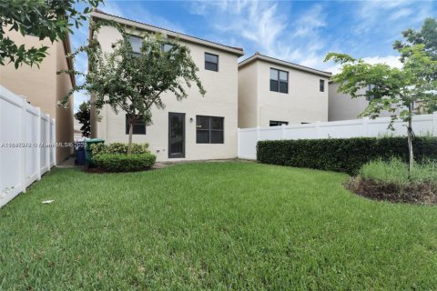 Снять в аренду виллу или дом в Майами, Флорида 3 спальни, 167.97м2, № 1936724 - фото 4