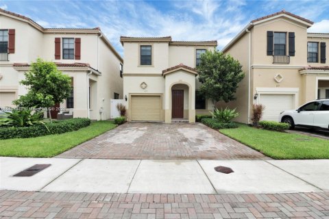 Снять в аренду виллу или дом в Майами, Флорида 3 спальни, 167.97м2, № 1936724 - фото 2