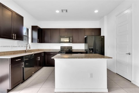 Снять в аренду виллу или дом в Майами, Флорида 3 спальни, 167.97м2, № 1936724 - фото 10