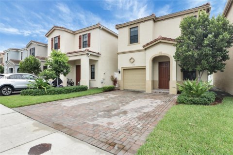 Снять в аренду виллу или дом в Майами, Флорида 3 спальни, 167.97м2, № 1936724 - фото 3