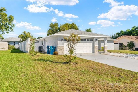 Villa ou maison à vendre à Spring Hill, Floride: 3 chambres, 161.84 m2 № 2438511 - photo 11