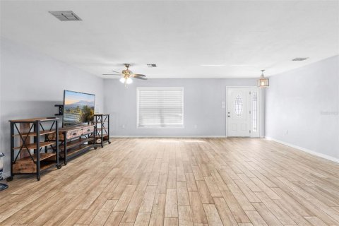 Villa ou maison à vendre à Spring Hill, Floride: 3 chambres, 161.84 m2 № 2438511 - photo 9