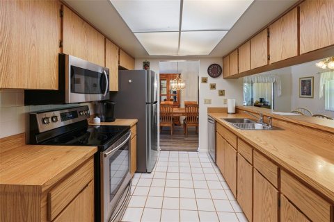 House in Weeki Wachee, Florida 2 bedrooms, 147.06 sq.m. № 1851245 - photo 2