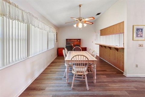 House in Weeki Wachee, Florida 2 bedrooms, 147.06 sq.m. № 1851245 - photo 9