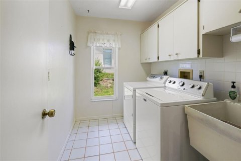 House in Weeki Wachee, Florida 2 bedrooms, 147.06 sq.m. № 1851245 - photo 26