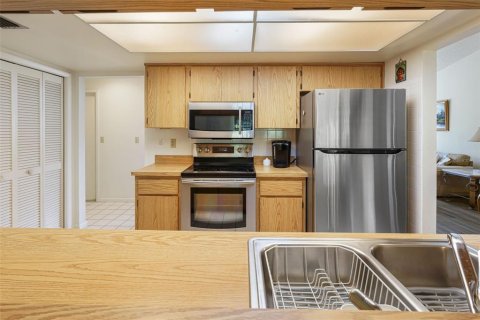 House in Weeki Wachee, Florida 2 bedrooms, 147.06 sq.m. № 1851245 - photo 5