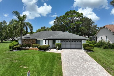 House in Weeki Wachee, Florida 2 bedrooms, 147.06 sq.m. № 1851245 - photo 1