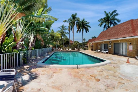 Condo in Palm Beach Gardens, Florida, 2 bedrooms  № 2188966 - photo 12
