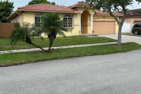 House in Miami, Florida 3 bedrooms, 142.98 sq.m. № 2079350 - photo 9