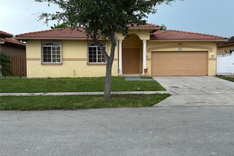 House in Miami, Florida 3 bedrooms, 142.98 sq.m. № 2079350 - photo 8