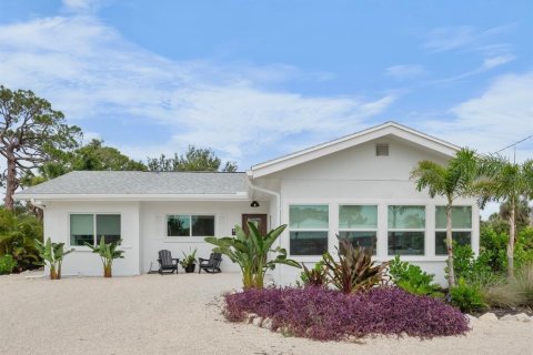 House in Nokomis, Florida 3 bedrooms, 125.33 sq.m. № 1773536 - photo 1