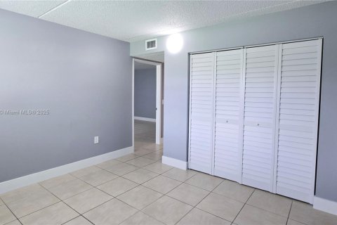 Copropriété à louer à Hialeah, Floride: 2 chambres, 93.27 m2 № 1921322 - photo 8