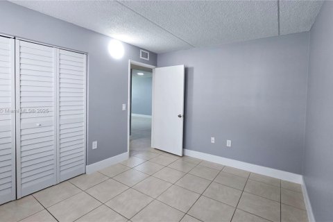 Copropriété à louer à Hialeah, Floride: 2 chambres, 93.27 m2 № 1921322 - photo 10