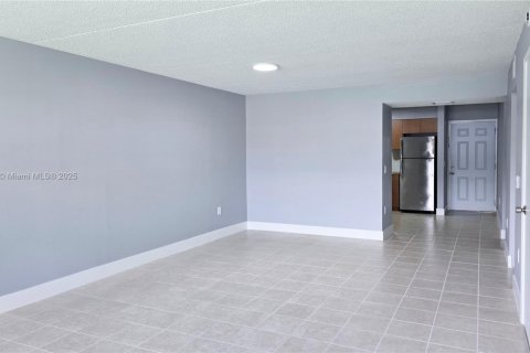 Copropriété à louer à Hialeah, Floride: 2 chambres, 93.27 m2 № 1921322 - photo 4