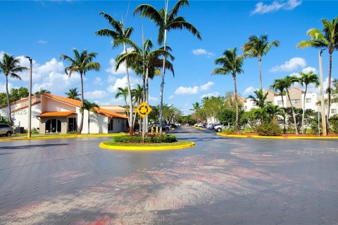 Copropriété à louer à Hialeah, Floride: 2 chambres, 93.27 m2 № 1921322 - photo 12