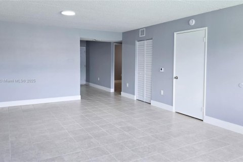 Copropriété à louer à Hialeah, Floride: 2 chambres, 93.27 m2 № 1921322 - photo 7
