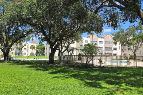 Copropriété à louer à Hialeah, Floride: 2 chambres, 93.27 m2 № 1921322 - photo 5