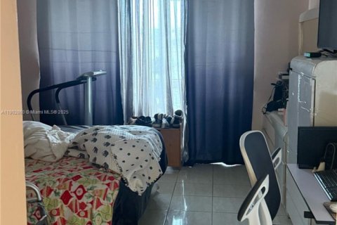 Condo in Miami, Florida, 1 bedroom  № 1954077 - photo 8