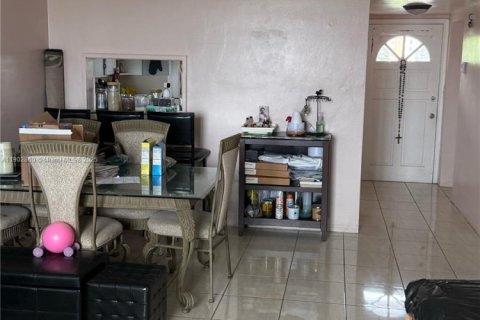 Condo in Miami, Florida, 1 bedroom  № 1954077 - photo 7