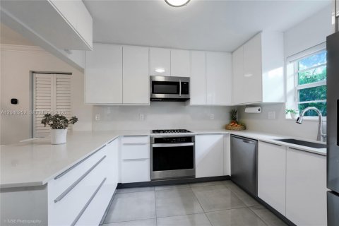Casa en venta en Coral Gables, Florida, 3 dormitorios, 158.31 m2 № 2244753 - foto 5